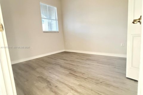 Touwnhouse à louer à Homestead, Floride: 3 chambres, 147.16 m2 № 2046236 - photo 13