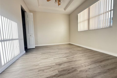 Touwnhouse à louer à Homestead, Floride: 3 chambres, 147.16 m2 № 2046236 - photo 18