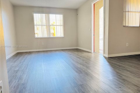 Touwnhouse à louer à Homestead, Floride: 3 chambres, 147.16 m2 № 2046236 - photo 2