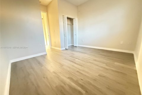 Touwnhouse à louer à Homestead, Floride: 3 chambres, 147.16 m2 № 2046236 - photo 17