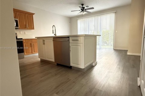 Touwnhouse à louer à Homestead, Floride: 3 chambres, 147.16 m2 № 2046236 - photo 6