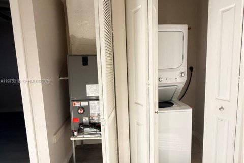 Touwnhouse à louer à Homestead, Floride: 3 chambres, 147.16 m2 № 2046236 - photo 12