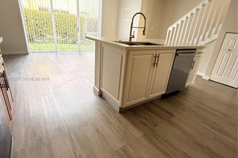 Touwnhouse à louer à Homestead, Floride: 3 chambres, 147.16 m2 № 2046236 - photo 8