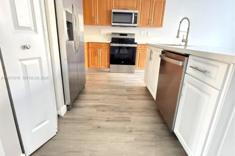 Touwnhouse à louer à Homestead, Floride: 3 chambres, 147.16 m2 № 2046236 - photo 7