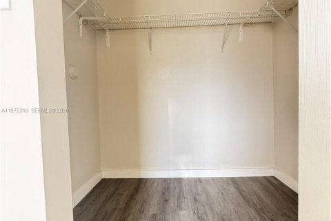 Touwnhouse à louer à Homestead, Floride: 3 chambres, 147.16 m2 № 2046236 - photo 21