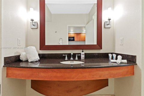 Hôtel, hôtellerie à vendre à Sunny Isles Beach, Floride: 61.69 m2 № 2170840 - photo 21