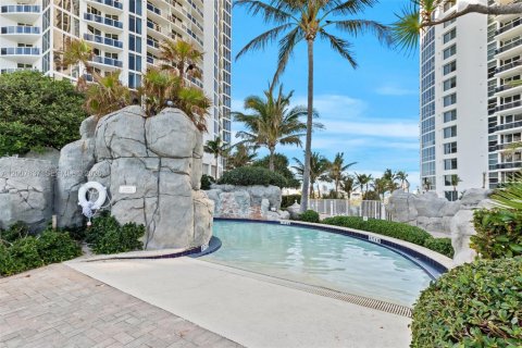 Hôtel, hôtellerie à vendre à Sunny Isles Beach, Floride: 61.69 m2 № 2170840 - photo 29