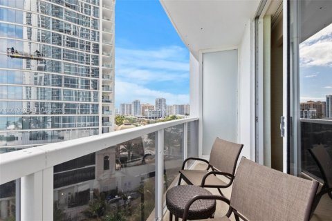 Hôtel, hôtellerie à vendre à Sunny Isles Beach, Floride: 61.69 m2 № 2170840 - photo 13