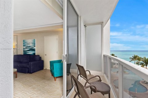 Hôtel, hôtellerie à vendre à Sunny Isles Beach, Floride: 61.69 m2 № 2170840 - photo 16