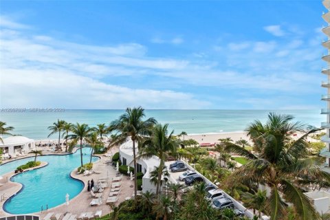 Hôtel, hôtellerie à vendre à Sunny Isles Beach, Floride: 61.69 m2 № 2170840 - photo 14