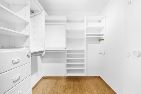 Copropriété à vendre à Surfside, Floride: 2 chambres, 158.86 m2 № 2022731 - photo 27