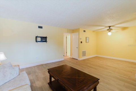 Copropriété à vendre à Clearwater, Floride: 2 chambres, 80.82 m2 № 2100290 - photo 13