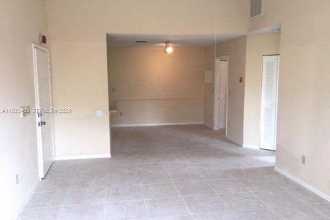 Copropriété à louer à Hialeah, Floride: 1 chambre, 72.65 m2 № 2154444 - photo 3