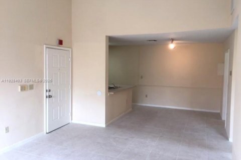Copropriété à louer à Hialeah, Floride: 1 chambre, 72.65 m2 № 2154444 - photo 2