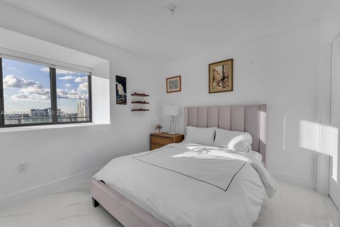 Copropriété à louer à Miami, Floride: 3 chambres, 163.51 m2 № 2028353 - photo 10