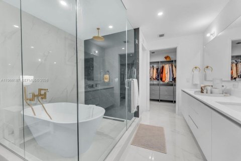 Copropriété à louer à Miami, Floride: 3 chambres, 163.51 m2 № 2028353 - photo 3