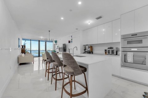 Copropriété à louer à Miami, Floride: 3 chambres, 163.51 m2 № 2028353 - photo 8