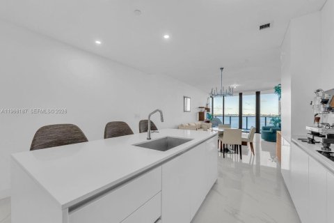 Copropriété à louer à Miami, Floride: 3 chambres, 163.51 m2 № 2028353 - photo 5