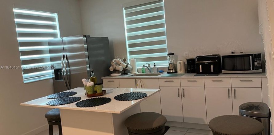 Immobilier commercial à Miami, Floride 1 chambre, 237.83 m2 № 1828850