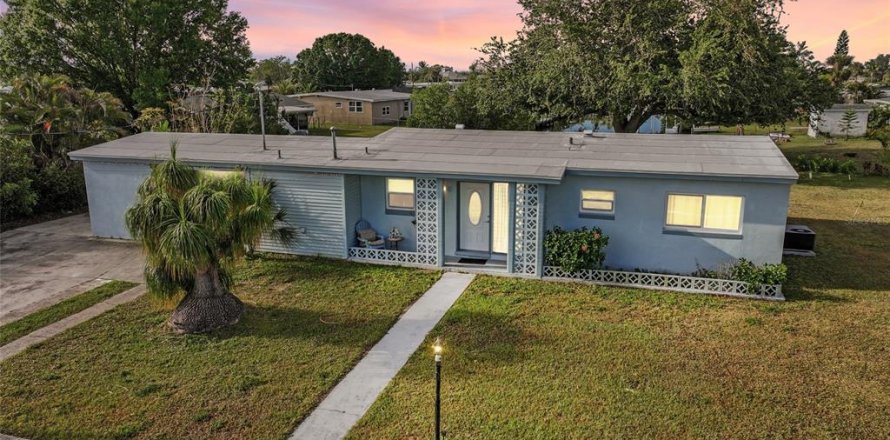 Villa ou maison à Port Charlotte, Floride 3 chambres, 112.23 m2 № 2214107