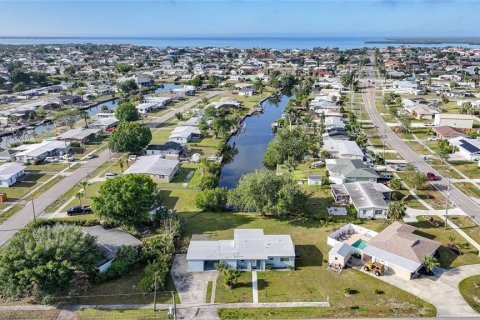 Villa ou maison à vendre à Port Charlotte, Floride: 3 chambres, 112.23 m2 № 2214107 - photo 2