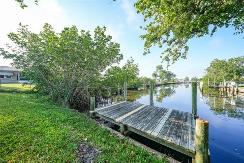 Villa ou maison à vendre à Port Charlotte, Floride: 3 chambres, 112.23 m2 № 2214107 - photo 4