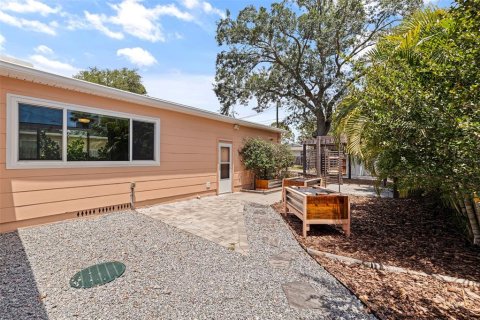 House in Saint Petersburg, Florida 2 bedrooms, 76.92 sq.m. № 1759416 - photo 23