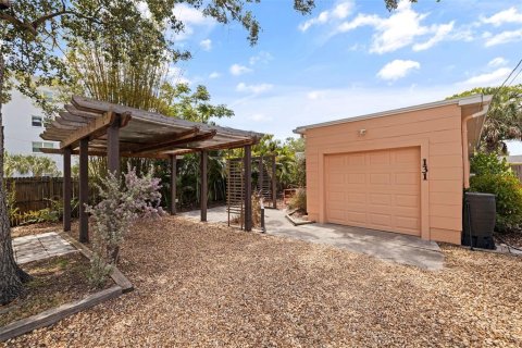 House in Saint Petersburg, Florida 2 bedrooms, 76.92 sq.m. № 1759416 - photo 25