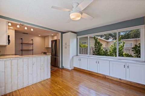 House in Saint Petersburg, Florida 2 bedrooms, 76.92 sq.m. № 1759416 - photo 15