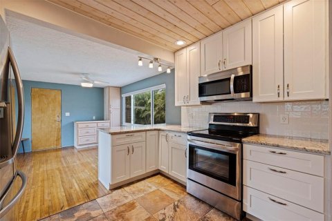 House in Saint Petersburg, Florida 2 bedrooms, 76.92 sq.m. № 1759416 - photo 9