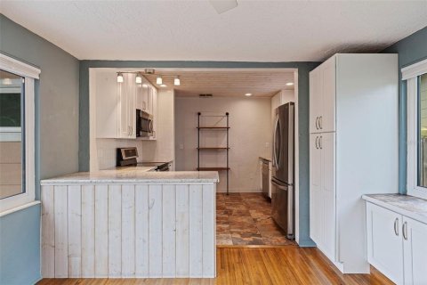 House in Saint Petersburg, Florida 2 bedrooms, 76.92 sq.m. № 1759416 - photo 12