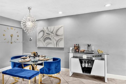 Купить виллу или дом в Пемброк-Пайнс, Флорида 4 спальни, 153.47м2, № 2006703 - фото 6