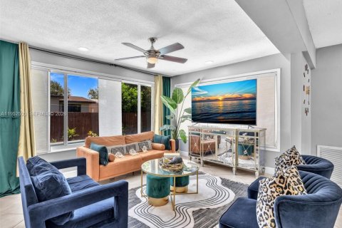 Купить виллу или дом в Пемброк-Пайнс, Флорида 4 спальни, 153.47м2, № 2006703 - фото 4