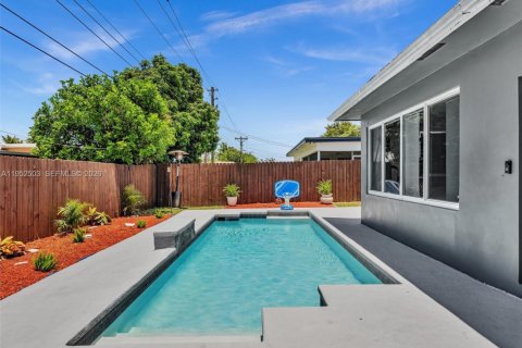 Купить виллу или дом в Пемброк-Пайнс, Флорида 4 спальни, 153.47м2, № 2006703 - фото 11