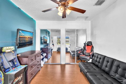 Купить виллу или дом в Пемброк-Пайнс, Флорида 4 спальни, 153.47м2, № 2006703 - фото 19