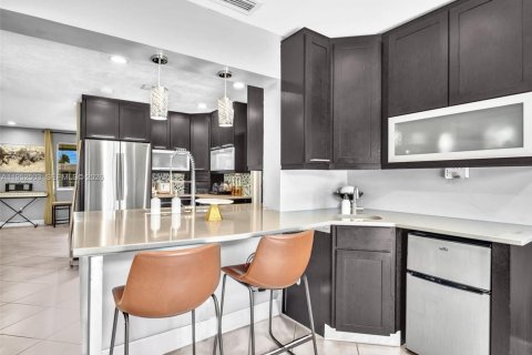 Купить виллу или дом в Пемброк-Пайнс, Флорида 4 спальни, 153.47м2, № 2006703 - фото 15