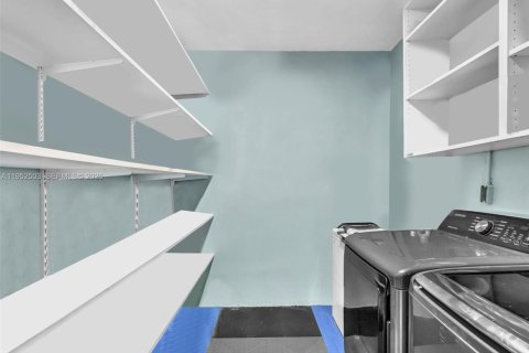 Купить виллу или дом в Пемброк-Пайнс, Флорида 4 спальни, 153.47м2, № 2006703 - фото 24