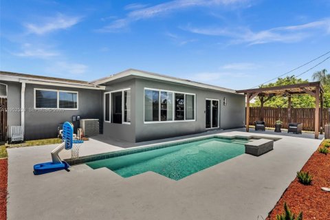 Купить виллу или дом в Пемброк-Пайнс, Флорида 4 спальни, 153.47м2, № 2006703 - фото 28