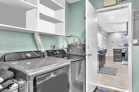 Купить виллу или дом в Пемброк-Пайнс, Флорида 4 спальни, 153.47м2, № 2006703 - фото 25