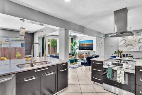 Купить виллу или дом в Пемброк-Пайнс, Флорида 4 спальни, 153.47м2, № 2006703 - фото 13