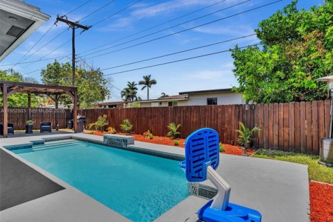 Купить виллу или дом в Пемброк-Пайнс, Флорида 4 спальни, 153.47м2, № 2006703 - фото 27