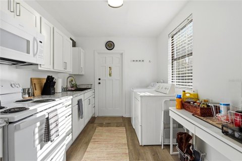 House in Gainesville, Florida 2 bedrooms, 70.05 sq.m. № 2394271 - photo 12