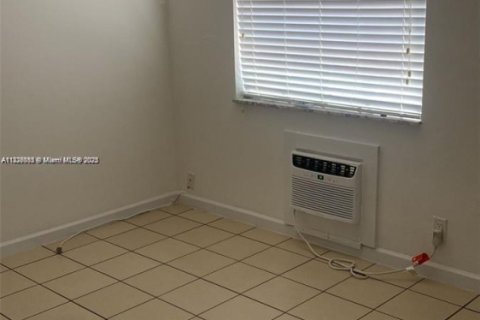 Condominio en alquiler en Oakland Park, Florida, 1 dormitorio, 377.09 m2 № 1825961 - foto 6