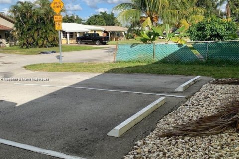 Condominio en alquiler en Oakland Park, Florida, 1 dormitorio, 377.09 m2 № 1825961 - foto 3