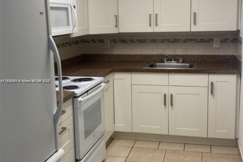 Condominio en alquiler en Oakland Park, Florida, 1 dormitorio, 377.09 m2 № 1825961 - foto 2