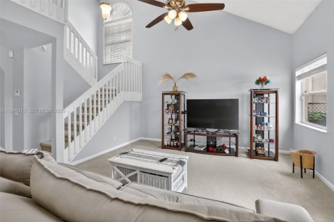 House in Davie, Florida 3 bedrooms, 180.51 sq.m. № 2058902 - photo 8