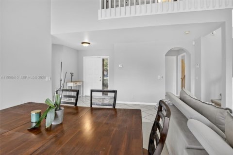 House in Davie, Florida 3 bedrooms, 180.51 sq.m. № 2058902 - photo 12