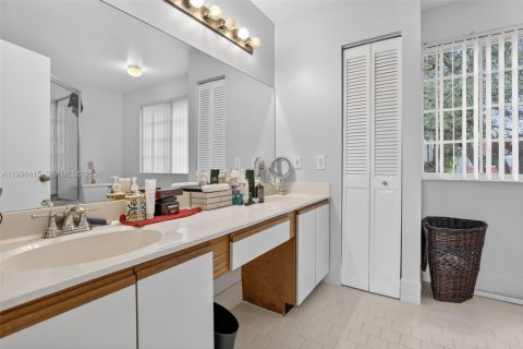 House in Davie, Florida 3 bedrooms, 180.51 sq.m. № 2058902 - photo 25