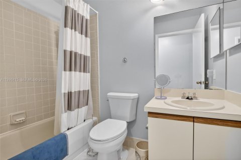 House in Davie, Florida 3 bedrooms, 180.51 sq.m. № 2058902 - photo 30