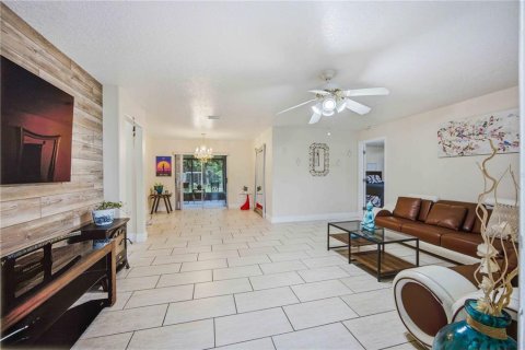 House in Punta Gorda, Florida 2 bedrooms, 114.08 sq.m. № 2219586 - photo 4